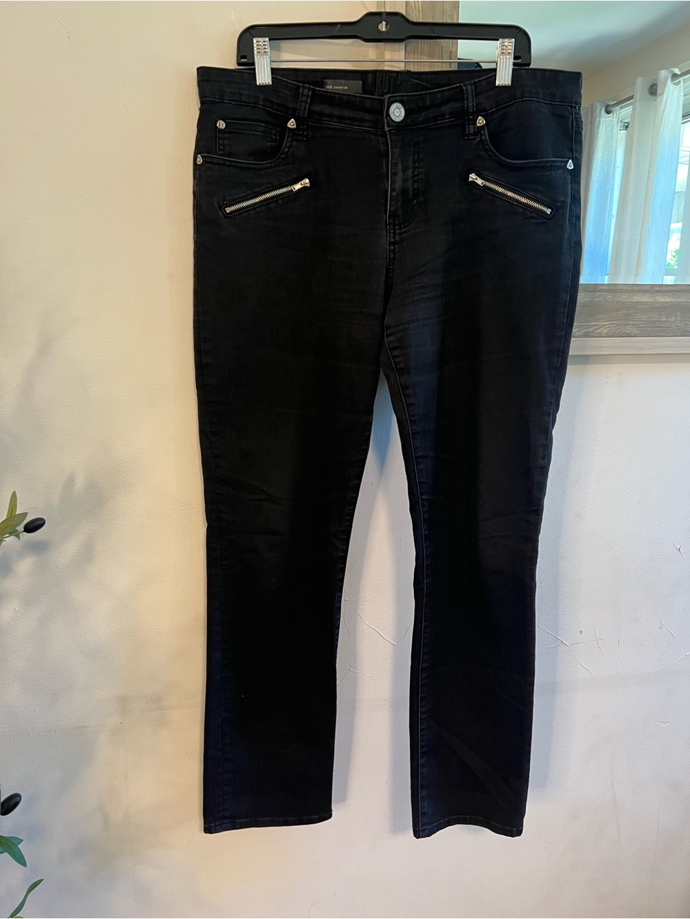 Kut from the Kloth Black Straight-Leg Jeans with Silver Zipper Accents